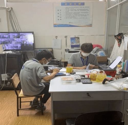 张紧思想弦 牢守安全关 —— 张中专强化食堂食品安全管理在行动
